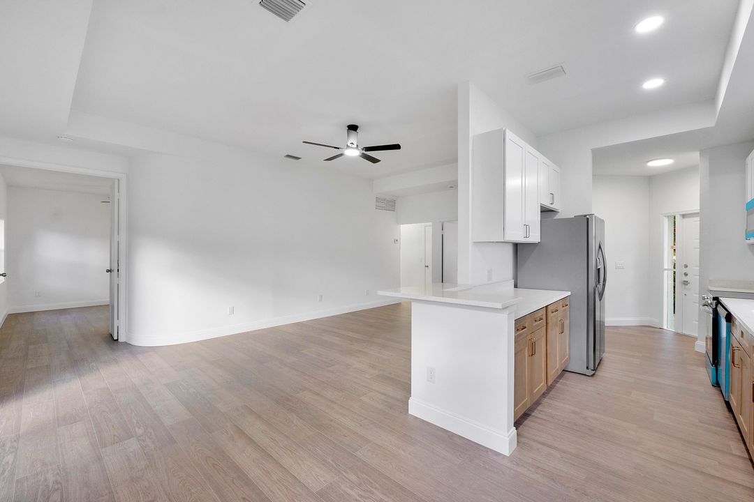 For Sale: $460,000 (2 beds, 2 baths, 1077 Square Feet)