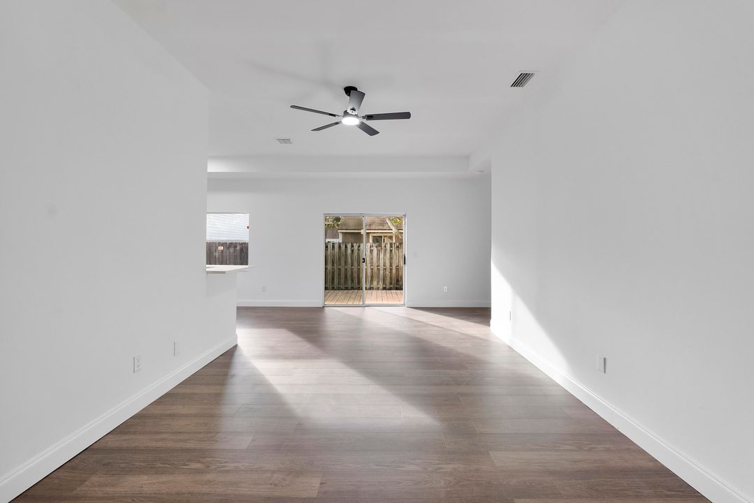 For Sale: $460,000 (2 beds, 2 baths, 1077 Square Feet)