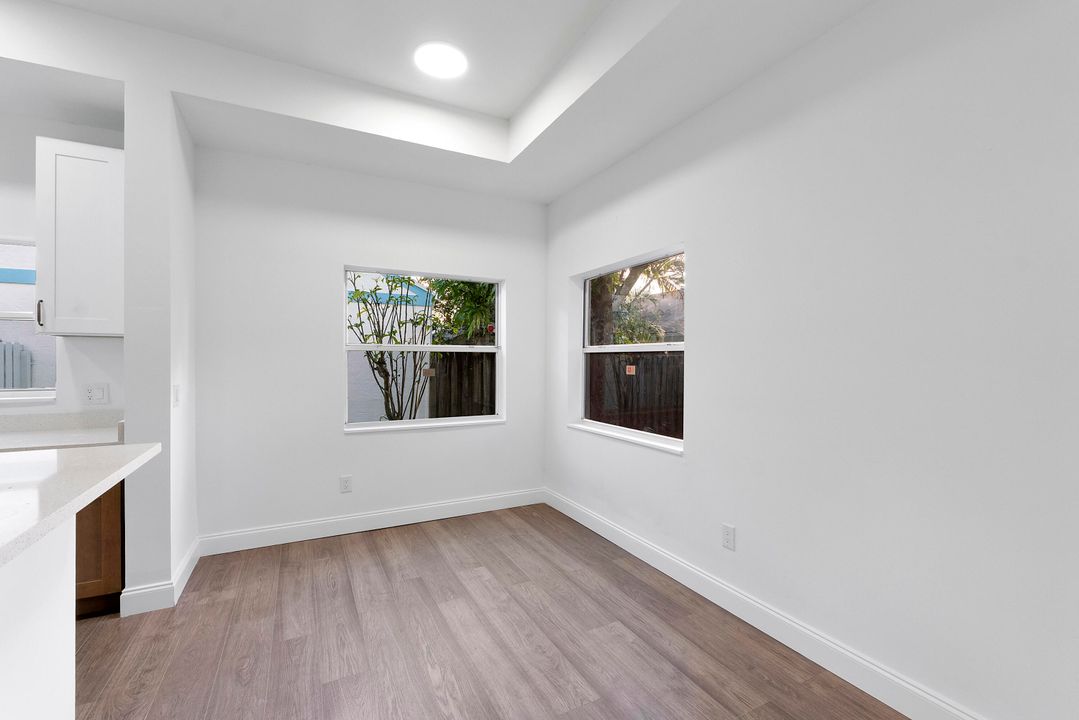 For Sale: $460,000 (2 beds, 2 baths, 1077 Square Feet)