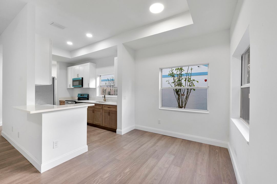 For Sale: $460,000 (2 beds, 2 baths, 1077 Square Feet)