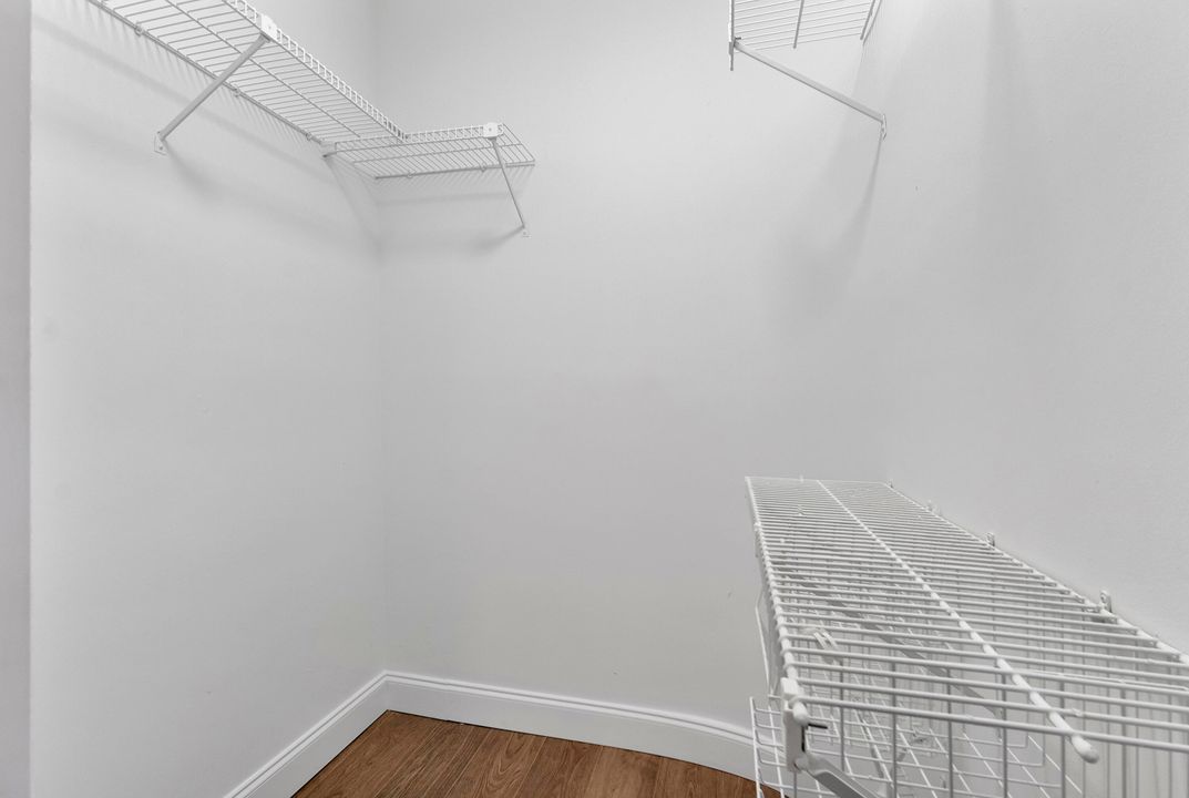 For Sale: $460,000 (2 beds, 2 baths, 1077 Square Feet)