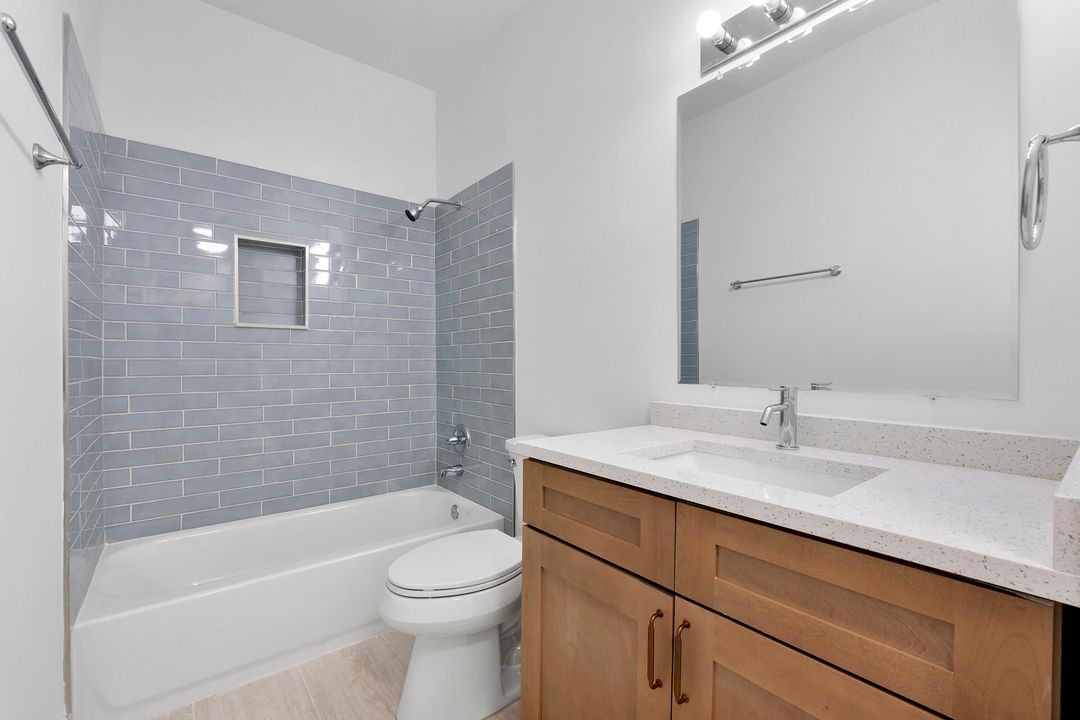 For Sale: $460,000 (2 beds, 2 baths, 1077 Square Feet)