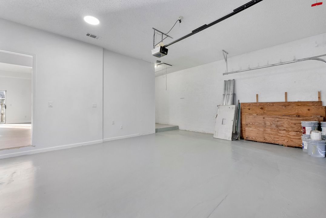 For Sale: $460,000 (2 beds, 2 baths, 1077 Square Feet)