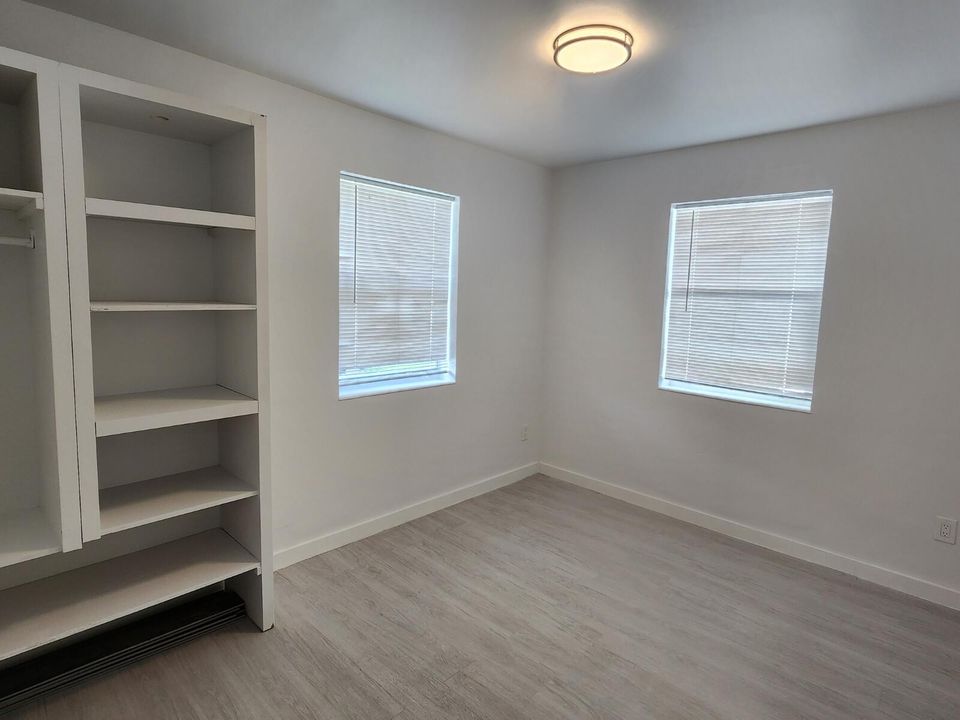 For Rent: $2,900 (3 beds, 2 baths, 737 Square Feet)