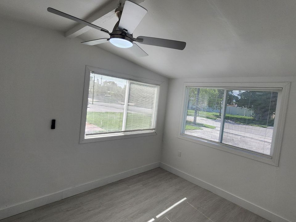 For Rent: $2,900 (3 beds, 2 baths, 737 Square Feet)