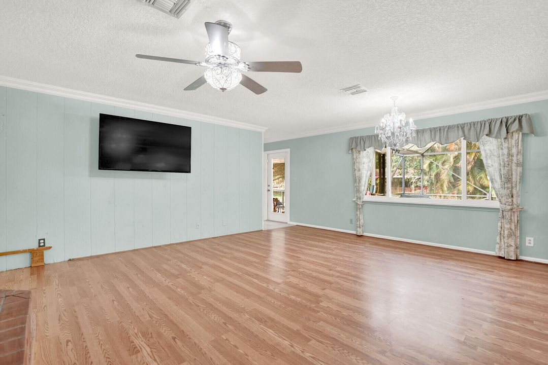 For Sale: $650,000 (3 beds, 2 baths, 2696 Square Feet)