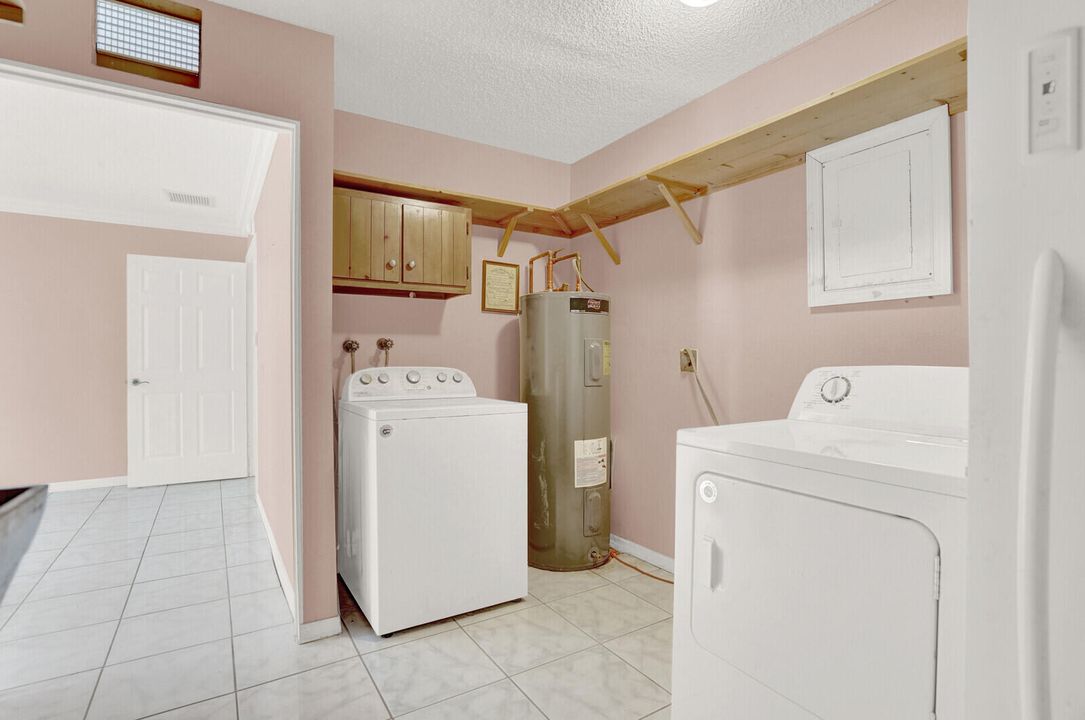 For Sale: $650,000 (3 beds, 2 baths, 2696 Square Feet)