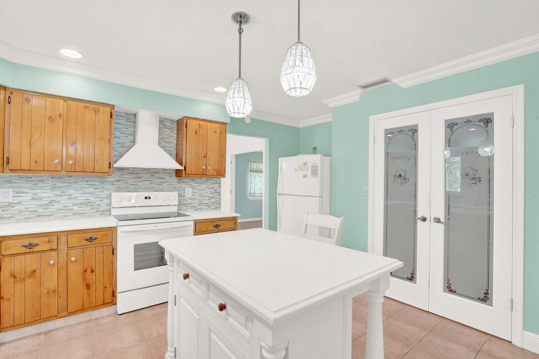 For Sale: $650,000 (3 beds, 2 baths, 2696 Square Feet)