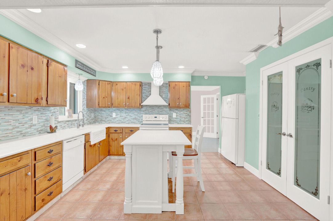 For Sale: $650,000 (3 beds, 2 baths, 2696 Square Feet)