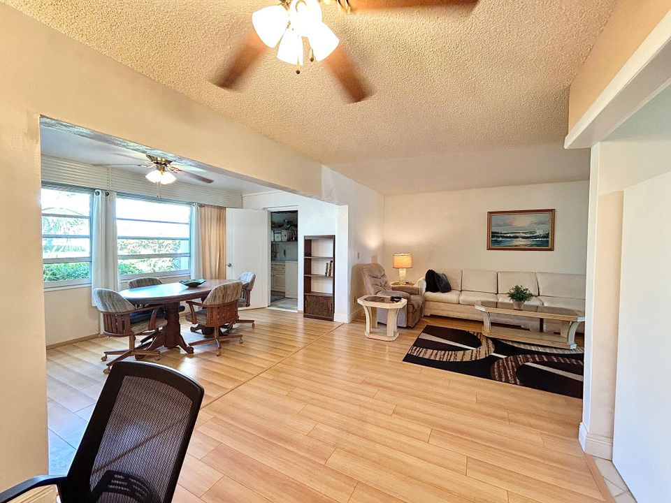 For Sale: $129,000 (1 beds, 1 baths, 1176 Square Feet)