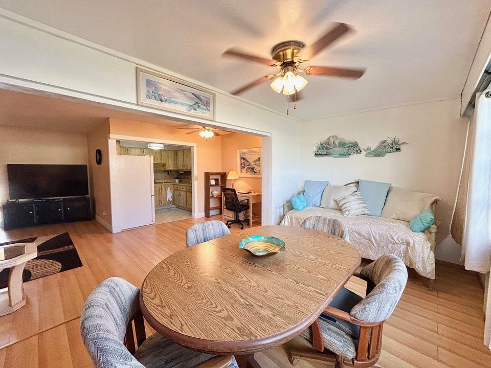 For Sale: $129,000 (1 beds, 1 baths, 1176 Square Feet)