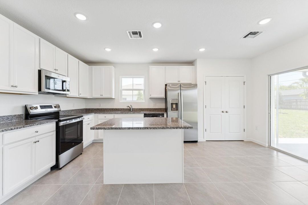 待售: $389,995 (3 贝兹, 2 浴室, 1363 平方英尺)