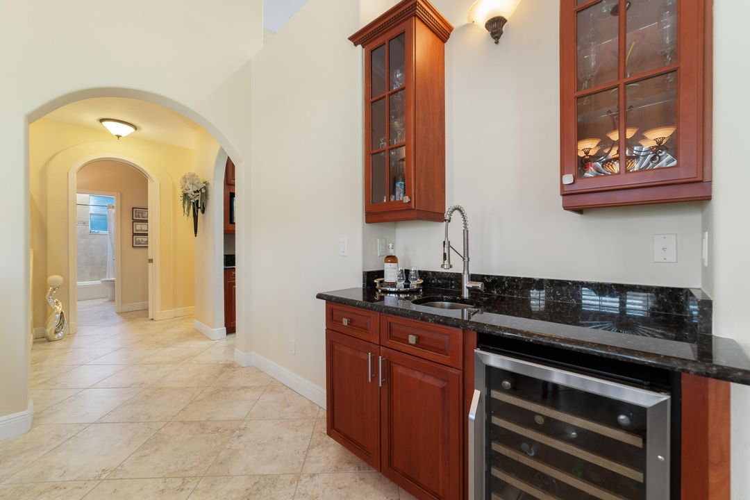 For Sale: $1,250,000 (7 beds, 5 baths, 4804 Square Feet)