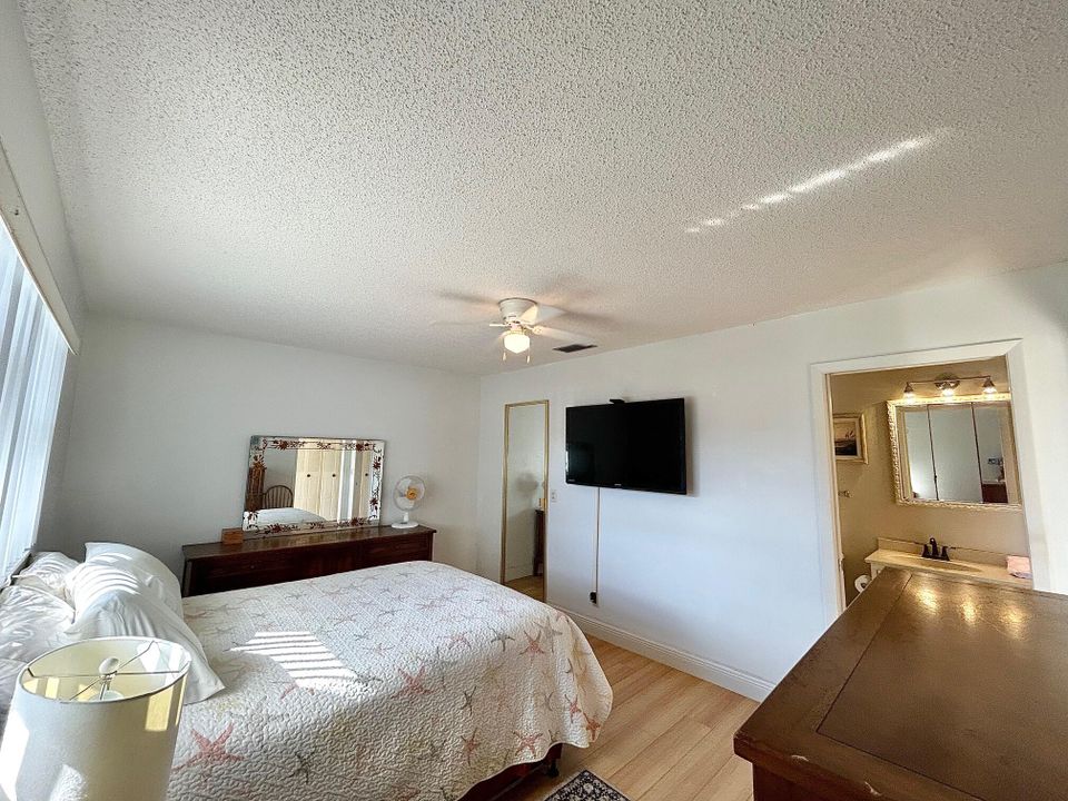 For Sale: $129,000 (1 beds, 1 baths, 1176 Square Feet)