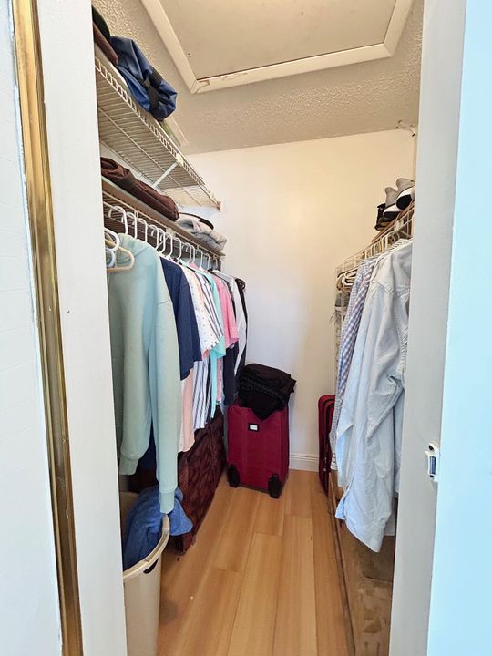 For Sale: $129,000 (1 beds, 1 baths, 1176 Square Feet)