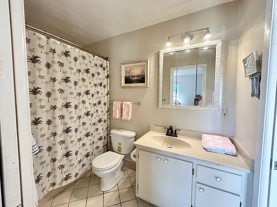 For Sale: $129,000 (1 beds, 1 baths, 1176 Square Feet)