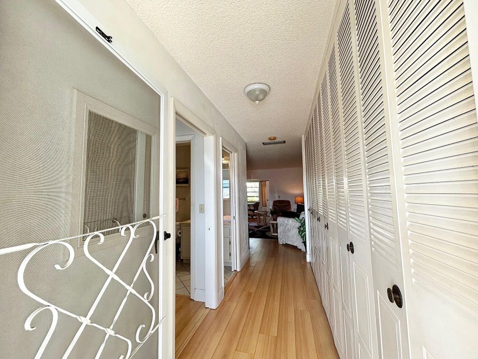 For Sale: $129,000 (1 beds, 1 baths, 1176 Square Feet)