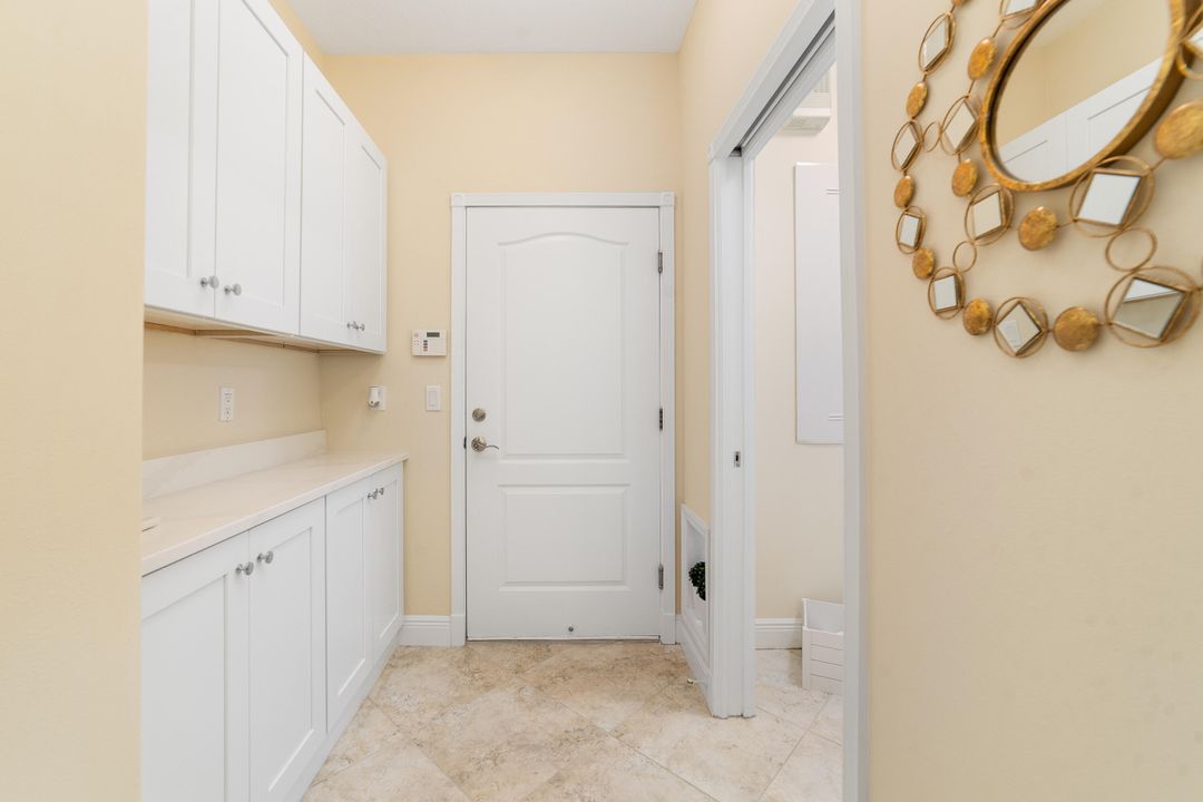 For Sale: $1,250,000 (7 beds, 5 baths, 4804 Square Feet)