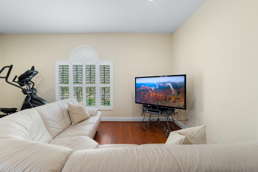 For Sale: $1,250,000 (7 beds, 5 baths, 4804 Square Feet)