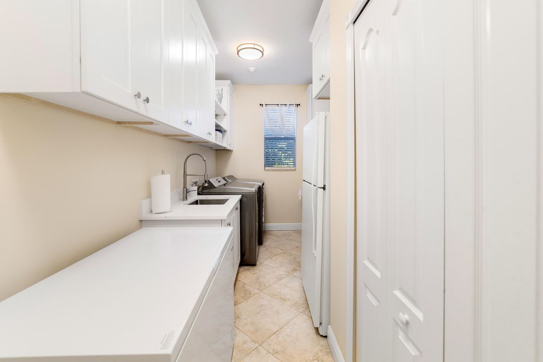 For Sale: $1,250,000 (7 beds, 5 baths, 4804 Square Feet)