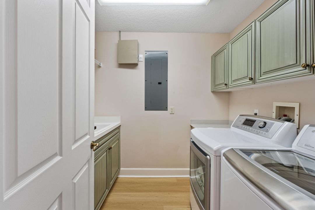 На продажу: $845,000 (4 спален, 2 ванн, 2110 Квадратных фут)