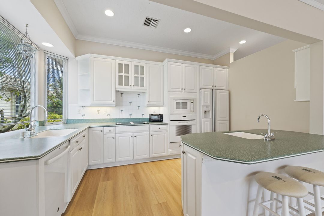 На продажу: $845,000 (4 спален, 2 ванн, 2110 Квадратных фут)