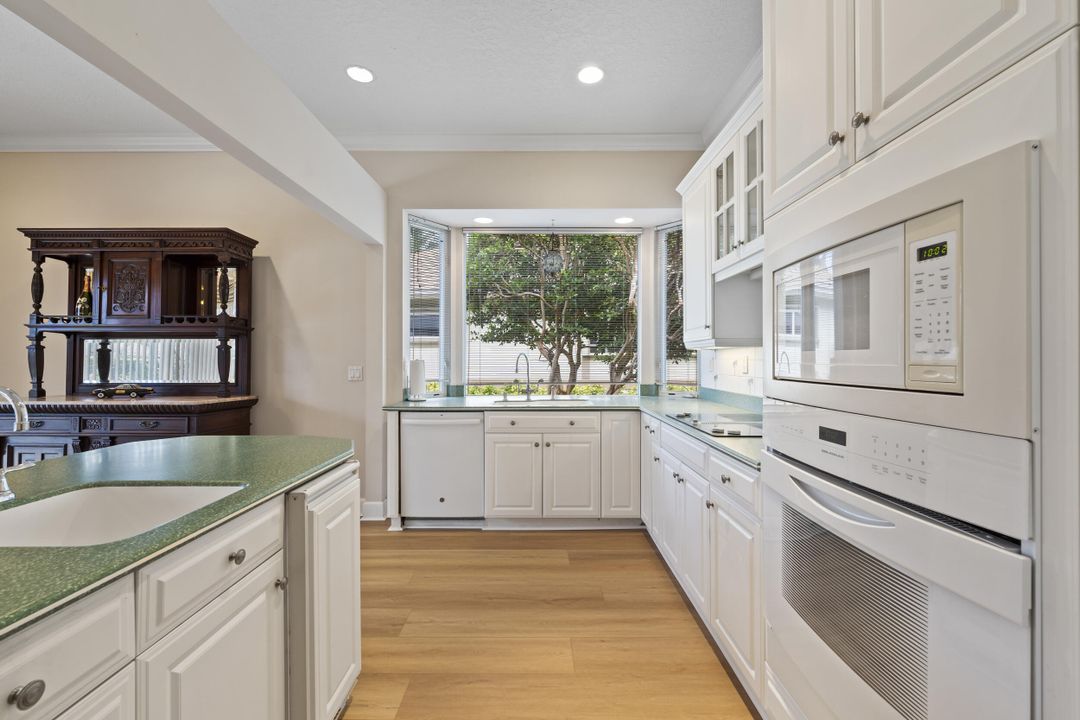 На продажу: $845,000 (4 спален, 2 ванн, 2110 Квадратных фут)