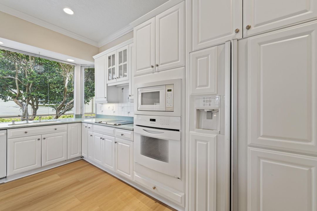 На продажу: $845,000 (4 спален, 2 ванн, 2110 Квадратных фут)