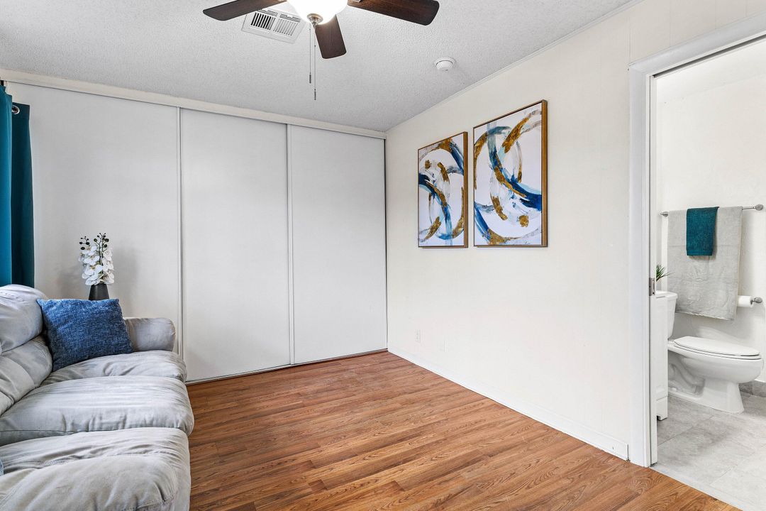 For Rent: $1,900 (2 beds, 1 baths, 989 Square Feet)