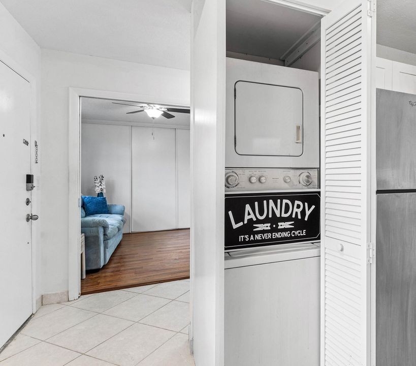 For Rent: $1,900 (2 beds, 1 baths, 989 Square Feet)