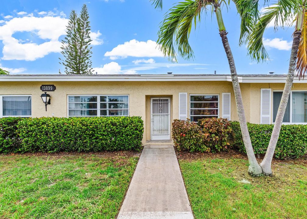 For Rent: $1,900 (2 beds, 1 baths, 989 Square Feet)