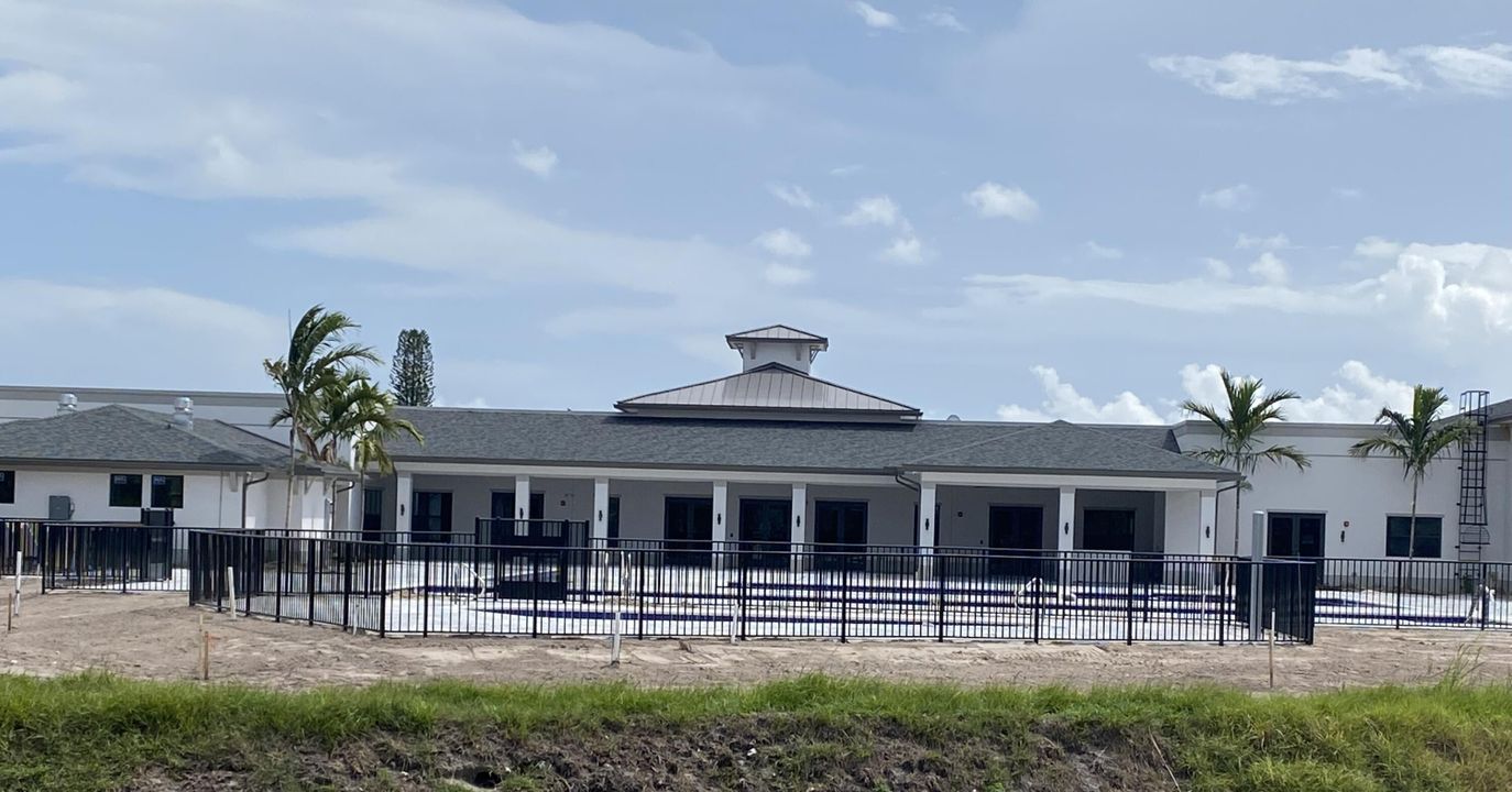 For Rent: $1,900 (2 beds, 1 baths, 989 Square Feet)