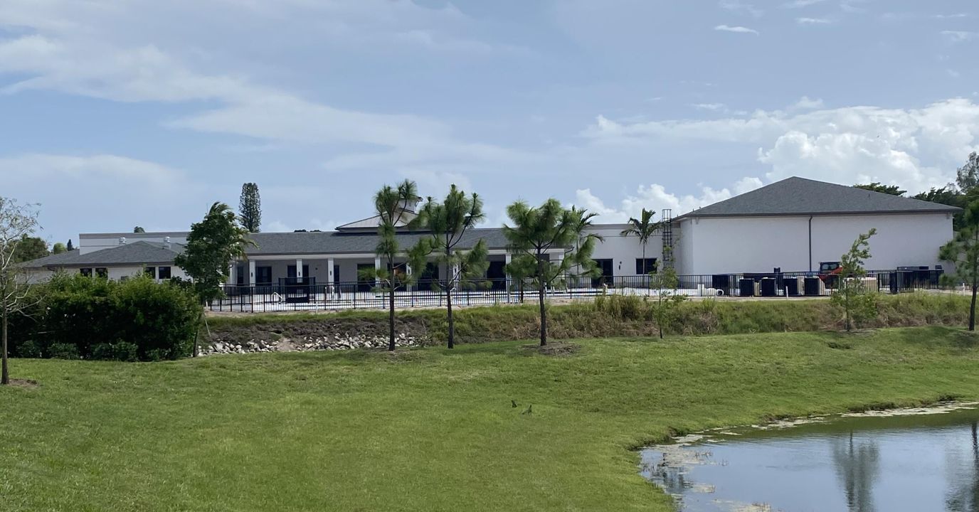 For Rent: $1,900 (2 beds, 1 baths, 989 Square Feet)