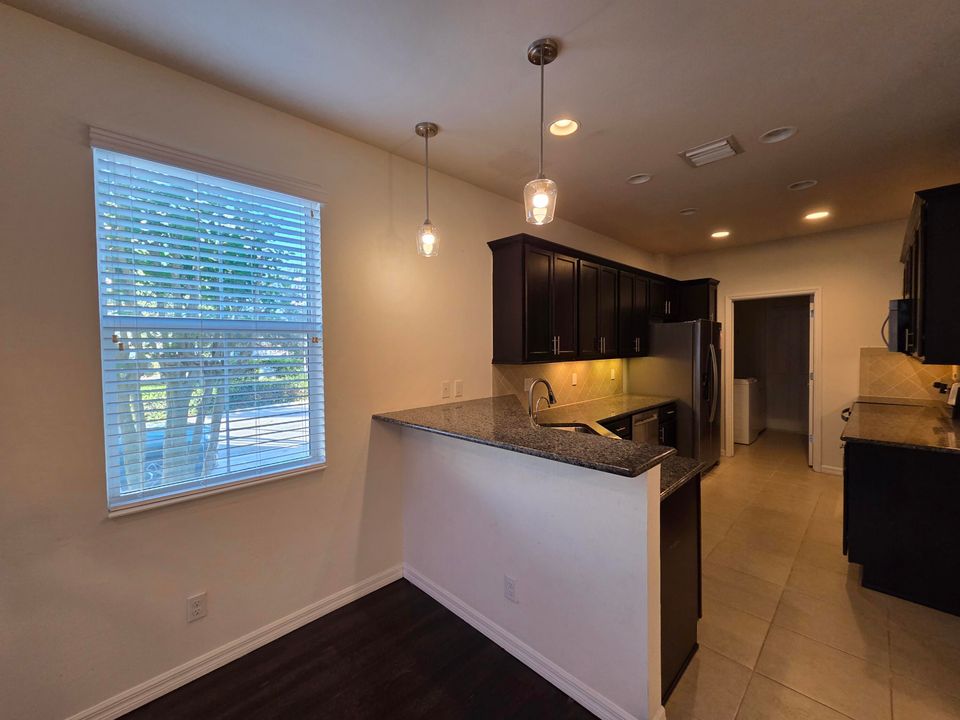 For Rent: $3,150 (3 beds, 2 baths, 1601 Square Feet)