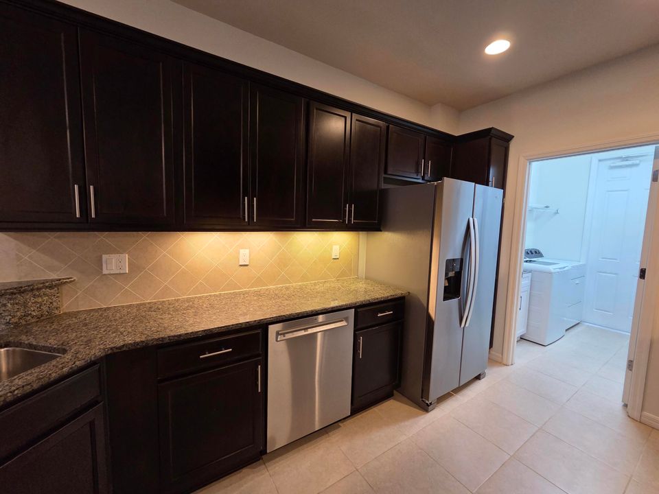 For Rent: $3,150 (3 beds, 2 baths, 1601 Square Feet)