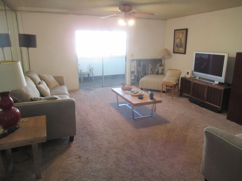 For Rent: $1,550 (1 beds, 1 baths, 868 Square Feet)