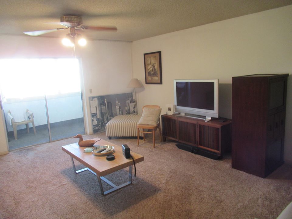 For Rent: $1,550 (1 beds, 1 baths, 868 Square Feet)