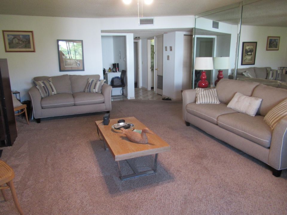 For Rent: $1,550 (1 beds, 1 baths, 868 Square Feet)