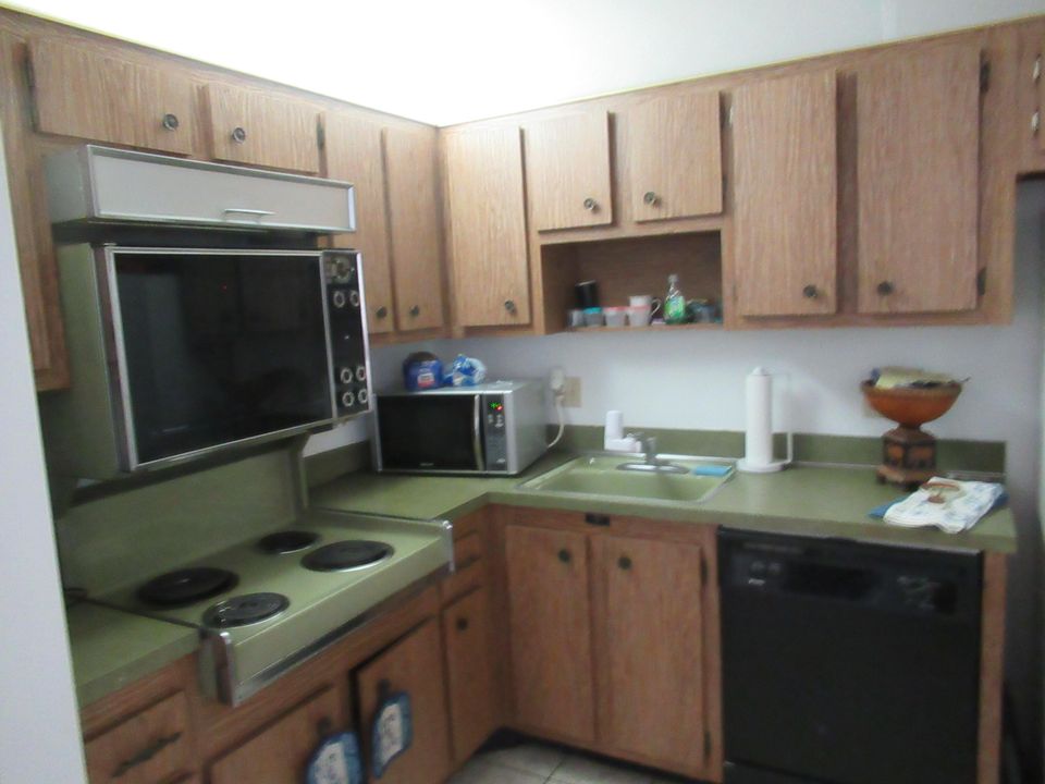 For Rent: $1,550 (1 beds, 1 baths, 868 Square Feet)