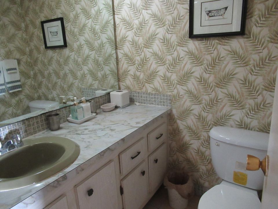 For Rent: $1,550 (1 beds, 1 baths, 868 Square Feet)