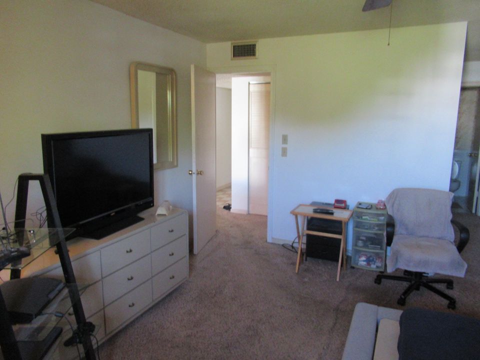 For Rent: $1,550 (1 beds, 1 baths, 868 Square Feet)