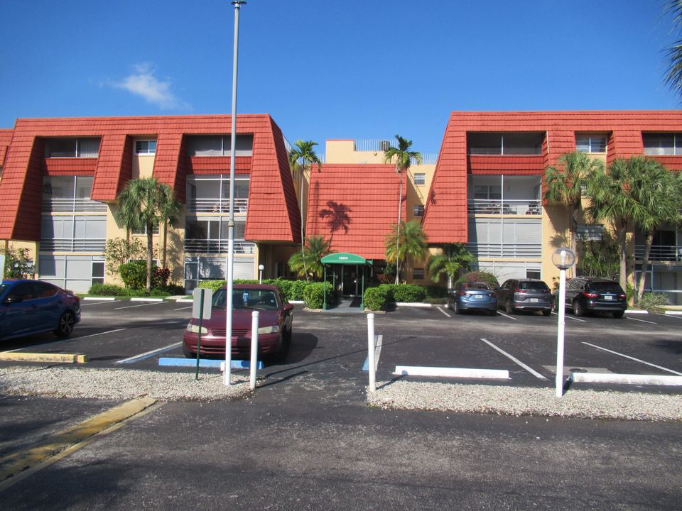 For Rent: $1,550 (1 beds, 1 baths, 868 Square Feet)