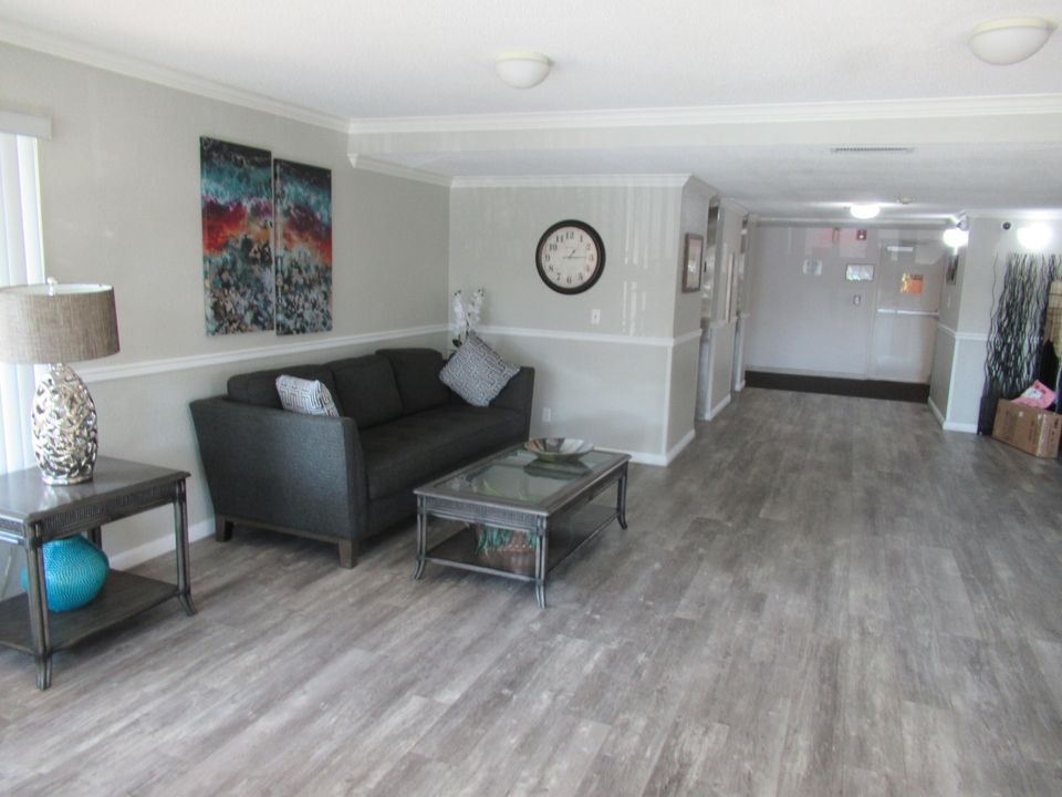 For Rent: $1,550 (1 beds, 1 baths, 868 Square Feet)