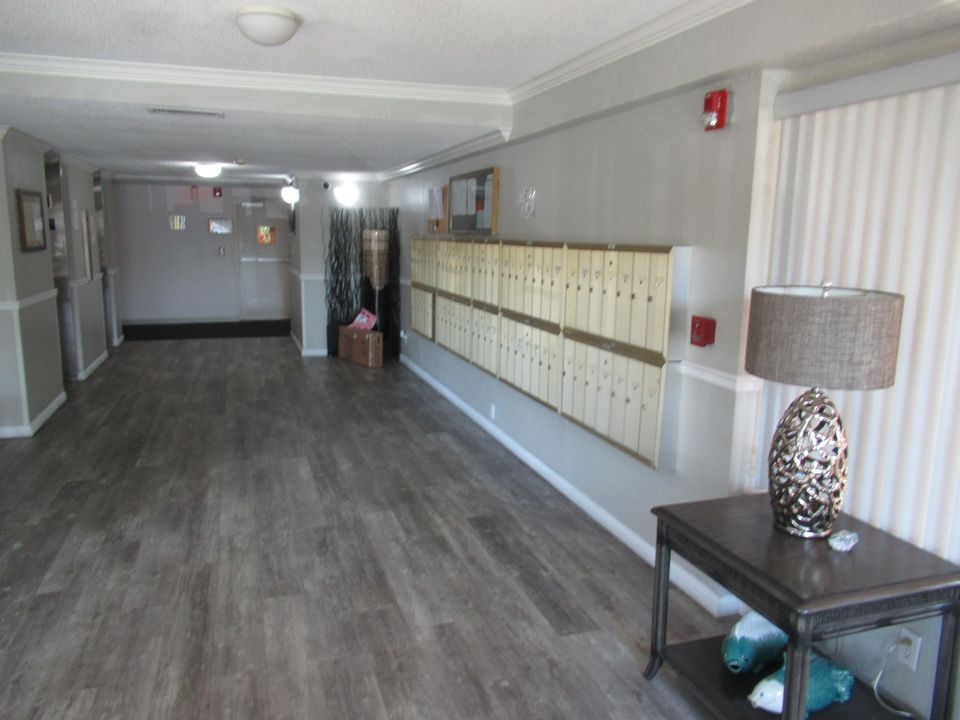 For Rent: $1,550 (1 beds, 1 baths, 868 Square Feet)