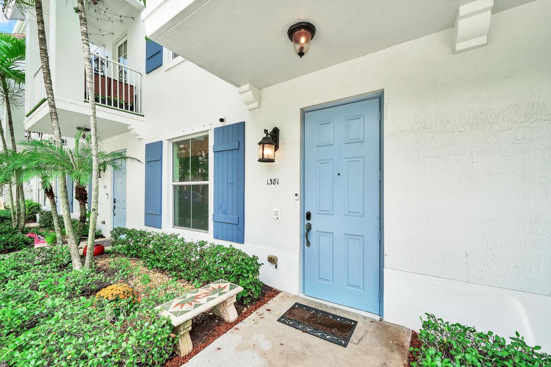 For Rent: $2,900 (3 beds, 3 baths, 1880 Square Feet)