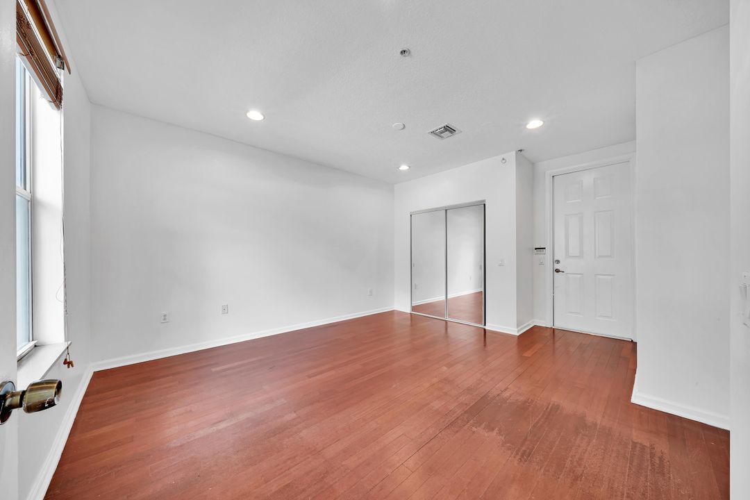 For Rent: $2,900 (3 beds, 3 baths, 1880 Square Feet)