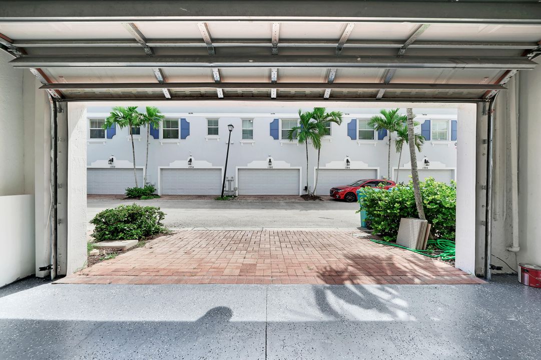 For Rent: $2,900 (3 beds, 3 baths, 1880 Square Feet)