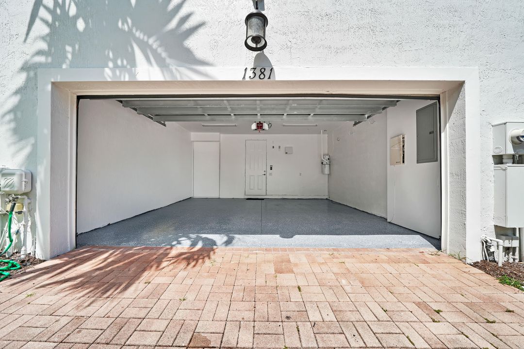 For Rent: $2,900 (3 beds, 3 baths, 1880 Square Feet)