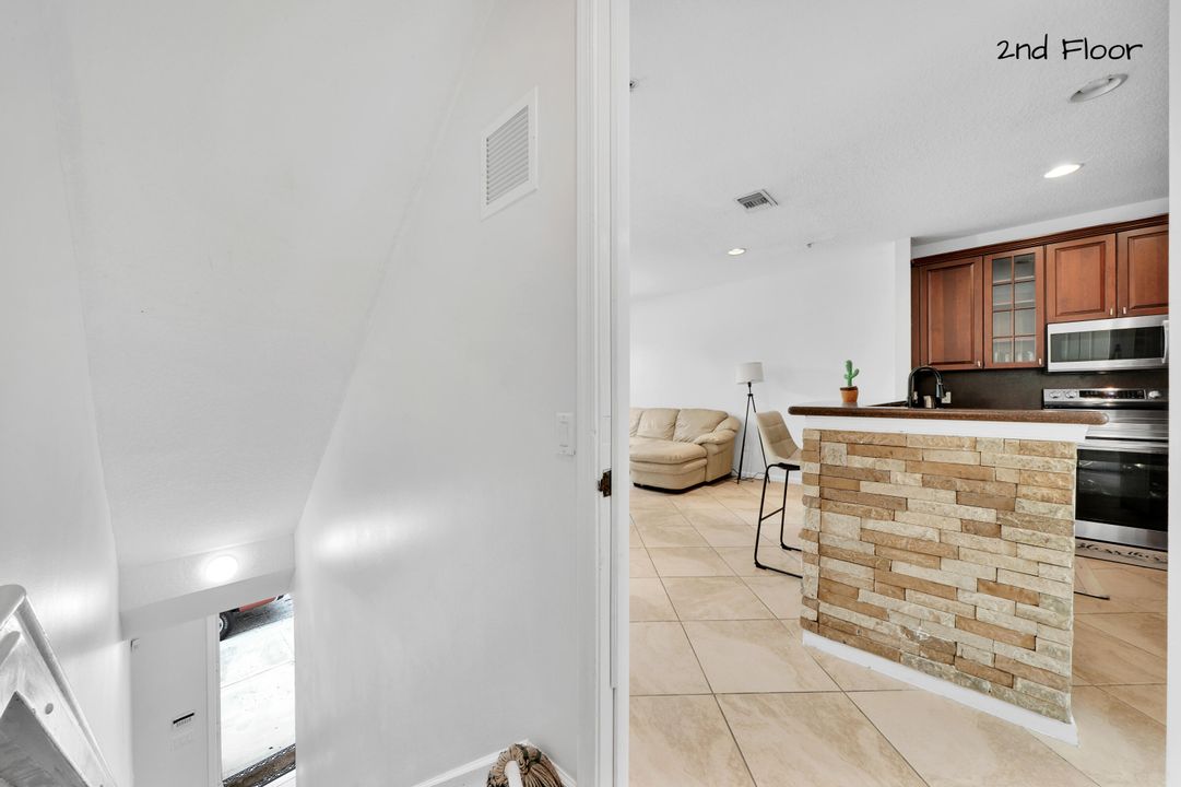 For Rent: $2,900 (3 beds, 3 baths, 1880 Square Feet)