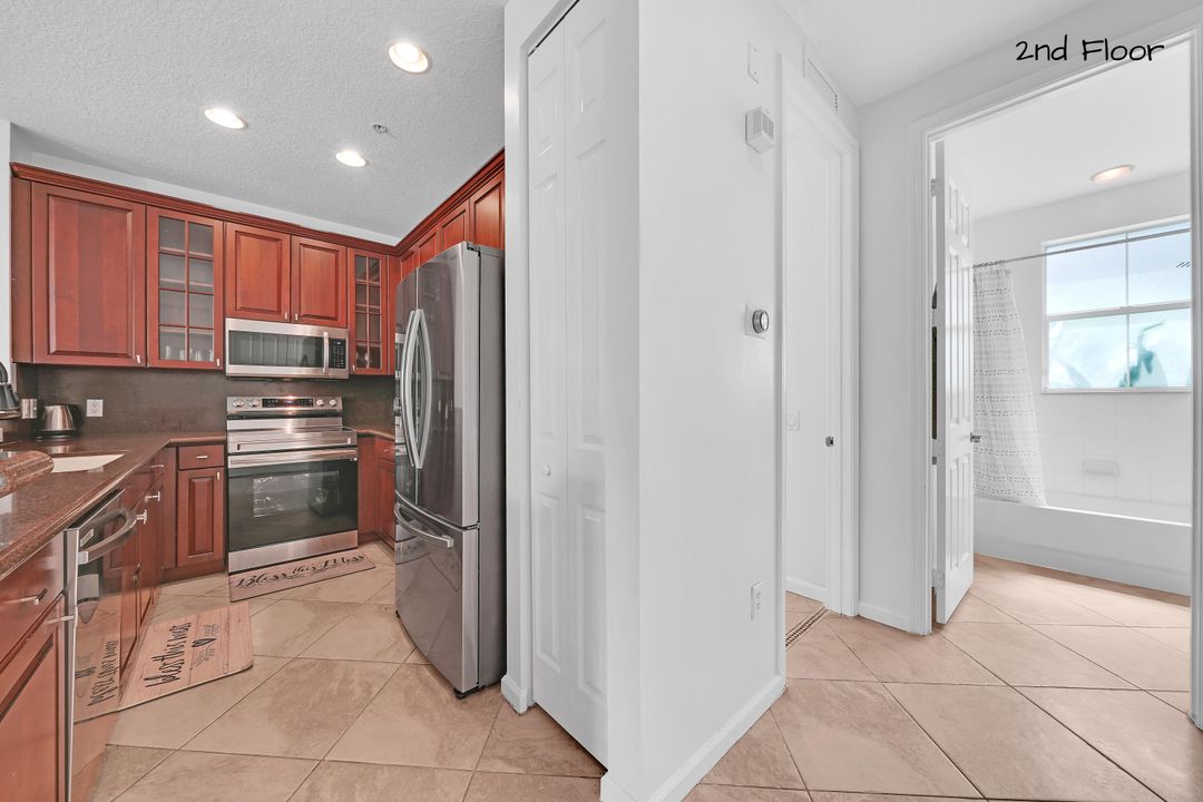 For Rent: $2,900 (3 beds, 3 baths, 1880 Square Feet)